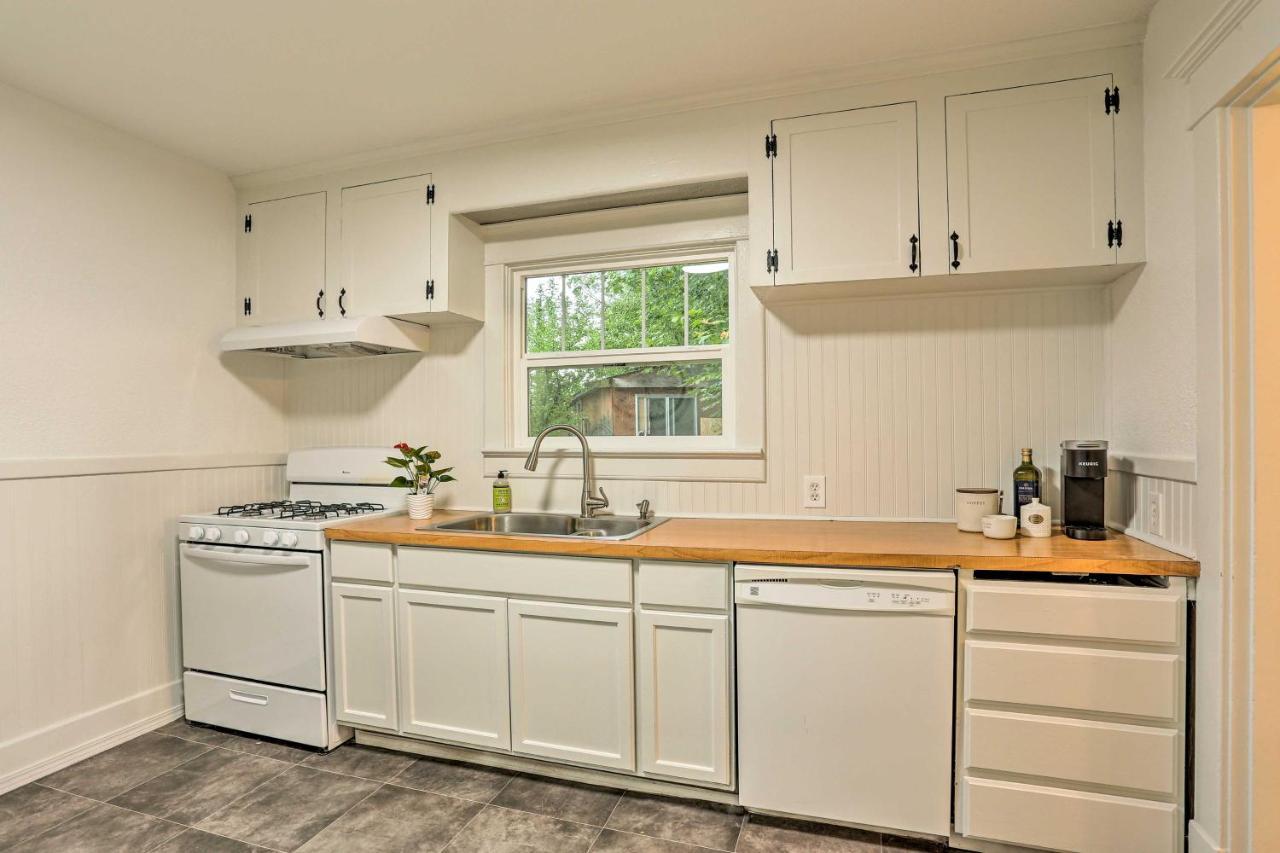 Pet-Friendly Baker City Escape With Private Yard! ภายนอก รูปภาพ